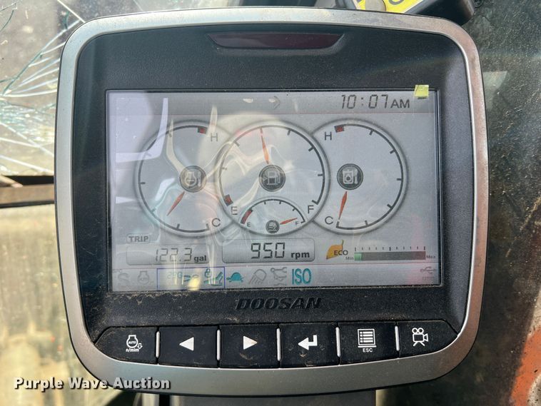 image for item JU9861 2017 Doosan DX140LCR-5  excavator