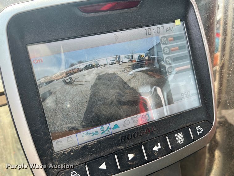 image for item JU9861 2017 Doosan DX140LCR-5  excavator