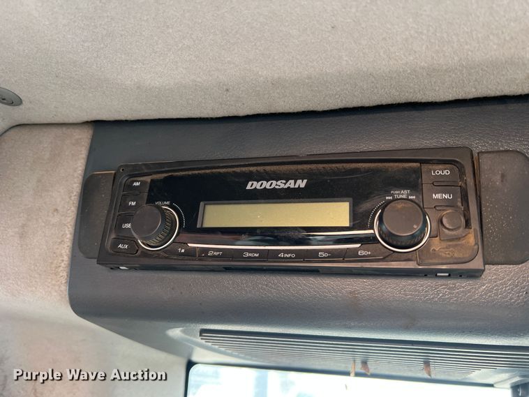 image for item JU9861 2017 Doosan DX140LCR-5  excavator