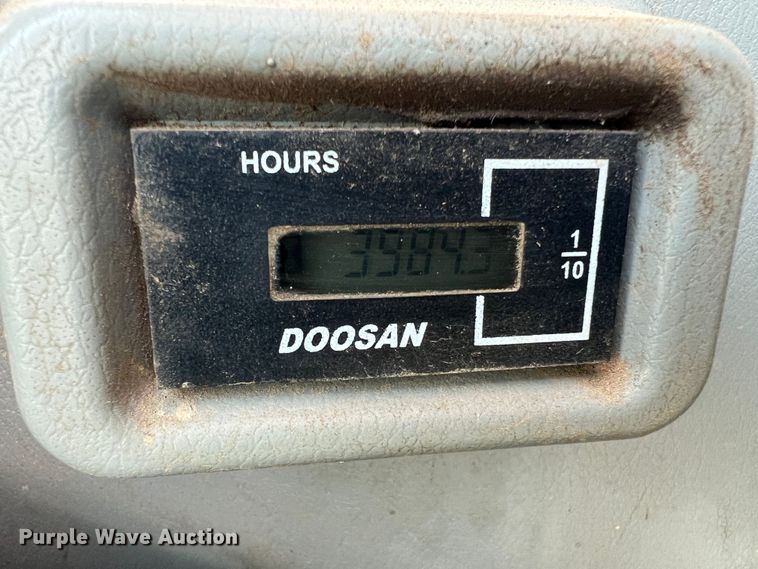 image for item JU9861 2017 Doosan DX140LCR-5  excavator