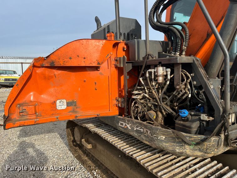 image for item JU9861 2017 Doosan DX140LCR-5  excavator