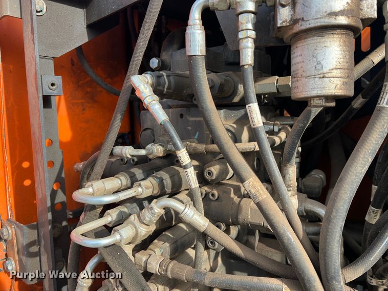 image for item JU9861 2017 Doosan DX140LCR-5  excavator