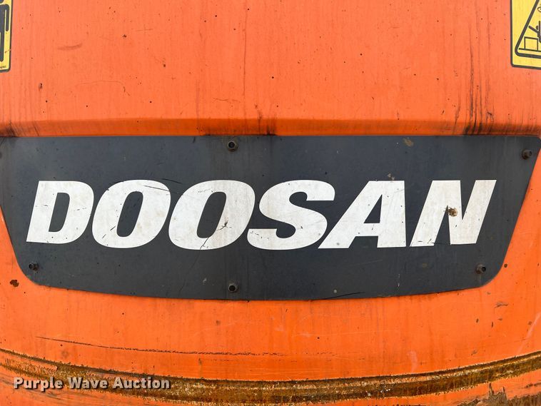 image for item JU9861 2017 Doosan DX140LCR-5  excavator