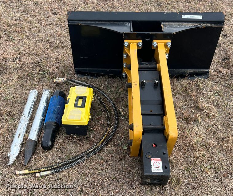 image for item JV9482 2022 Agrotk SSHH680  skid steer breaker
