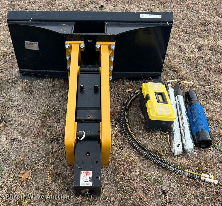 image for item JV9483 2022 Agrotk SSHH680  skid steer breaker
