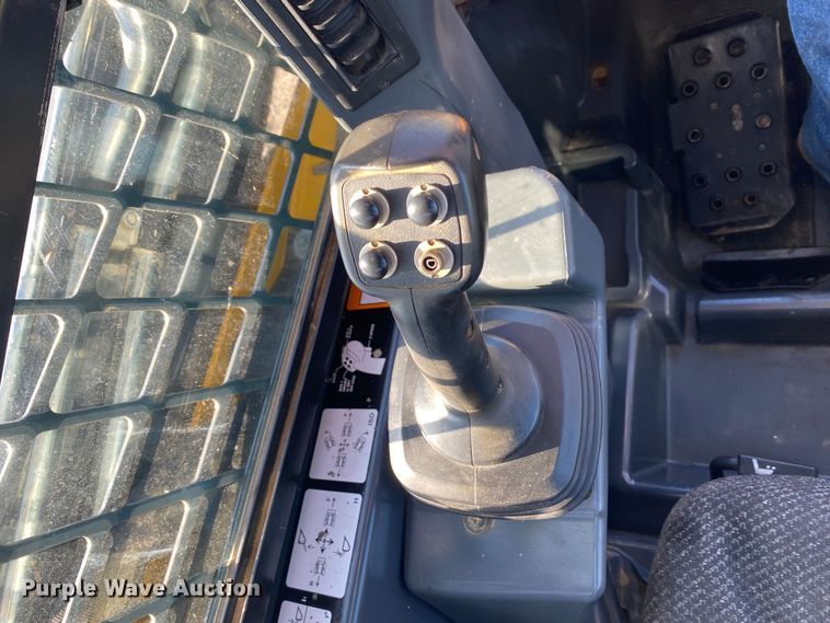 image for item JW9284 2015 John Deere 333E  tracked skid steer loader