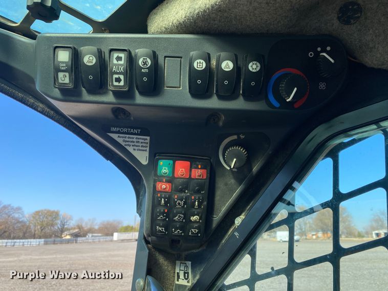 image for item JW9284 2015 John Deere 333E  tracked skid steer loader