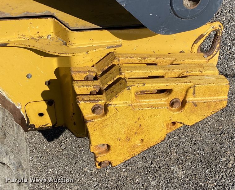 image for item JW9284 2015 John Deere 333E  tracked skid steer loader