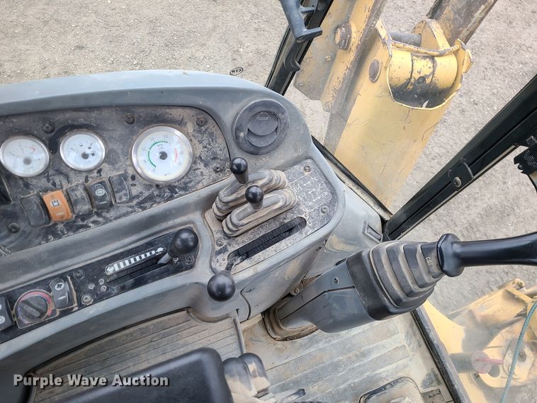 image for item JW9859 Caterpillar 420D  backhoe