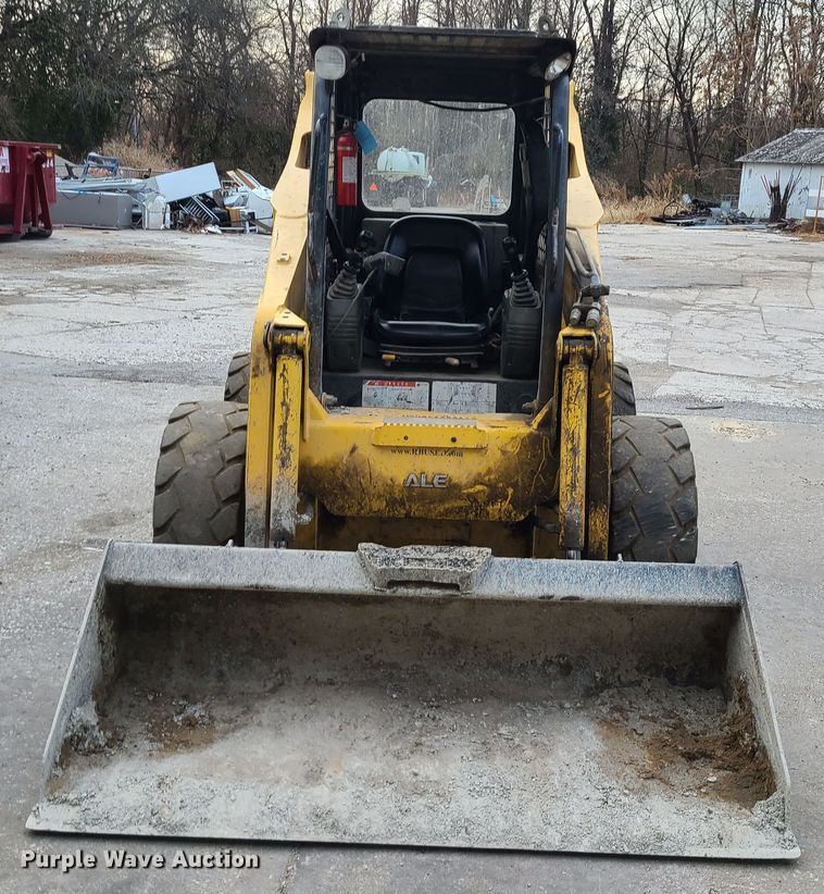 image for item JW9913 2006 Komatsu SK1026-5N  skid steer loader