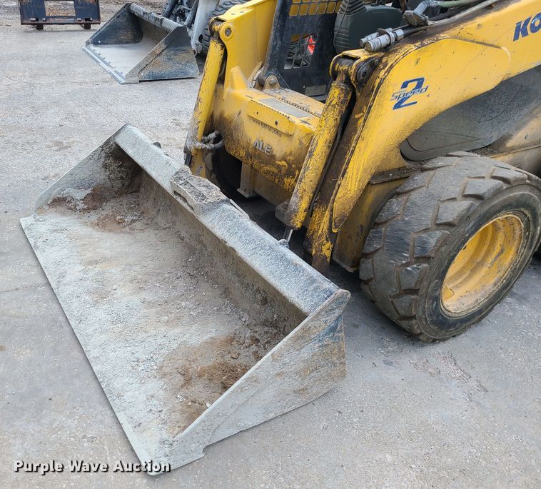 image for item JW9913 2006 Komatsu SK1026-5N  skid steer loader