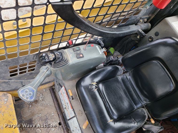 image for item JW9913 2006 Komatsu SK1026-5N  skid steer loader