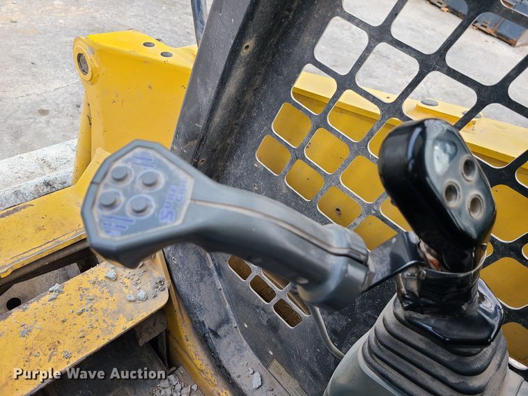 image for item JW9913 2006 Komatsu SK1026-5N  skid steer loader