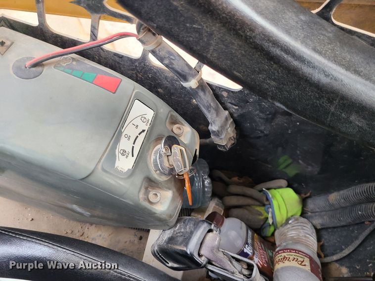 image for item JW9913 2006 Komatsu SK1026-5N  skid steer loader