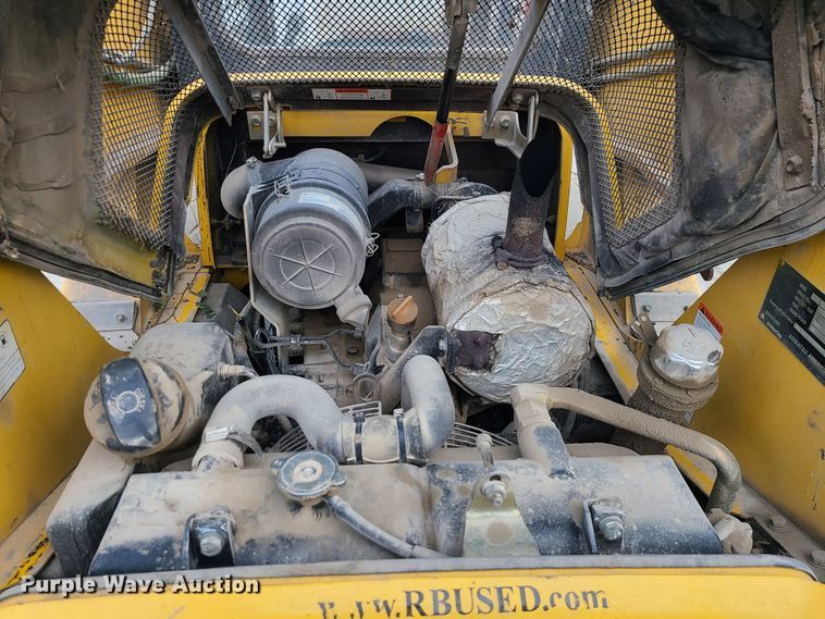 image for item JW9913 2006 Komatsu SK1026-5N  skid steer loader