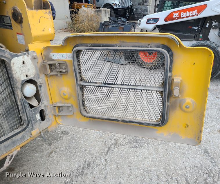 image for item JW9913 2006 Komatsu SK1026-5N  skid steer loader