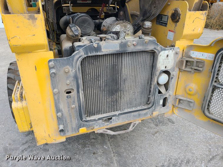 image for item JW9913 2006 Komatsu SK1026-5N  skid steer loader