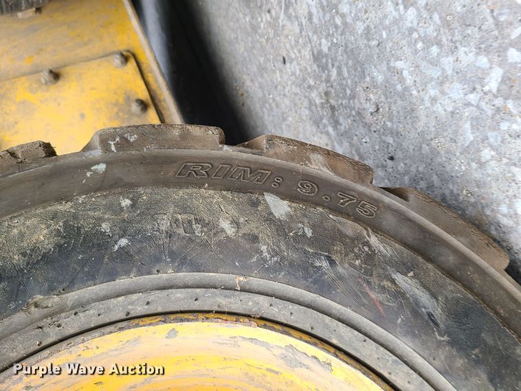 image for item JW9913 2006 Komatsu SK1026-5N  skid steer loader