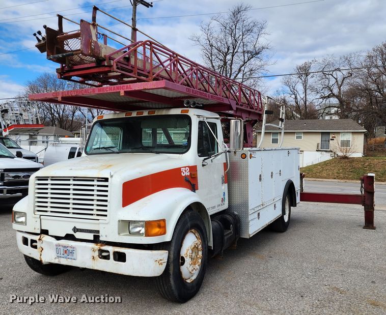 image for item JW9937 2000 International 4700  bucket truck