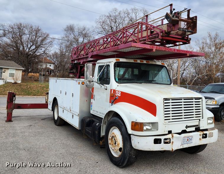 image for item JW9937 2000 International 4700  bucket truck