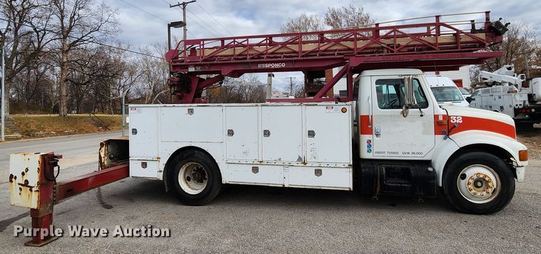 image for item JW9937 2000 International 4700  bucket truck