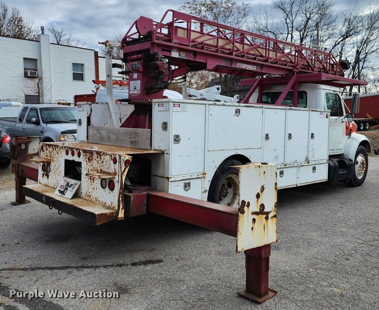 image for item JW9937 2000 International 4700  bucket truck