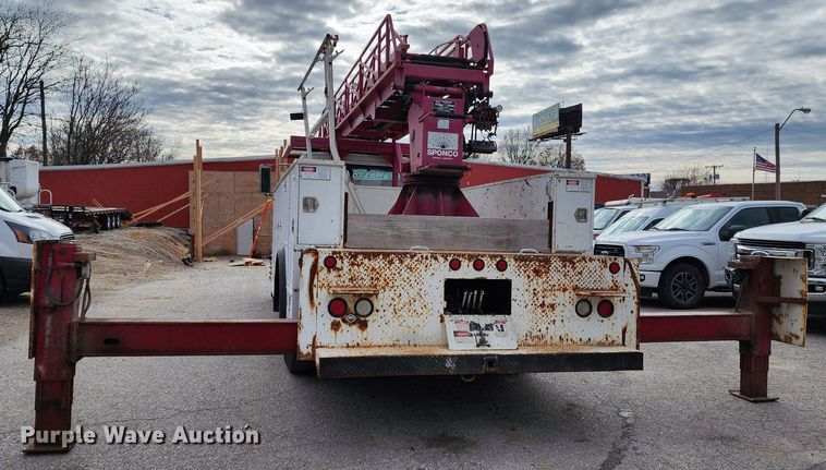 image for item JW9937 2000 International 4700  bucket truck