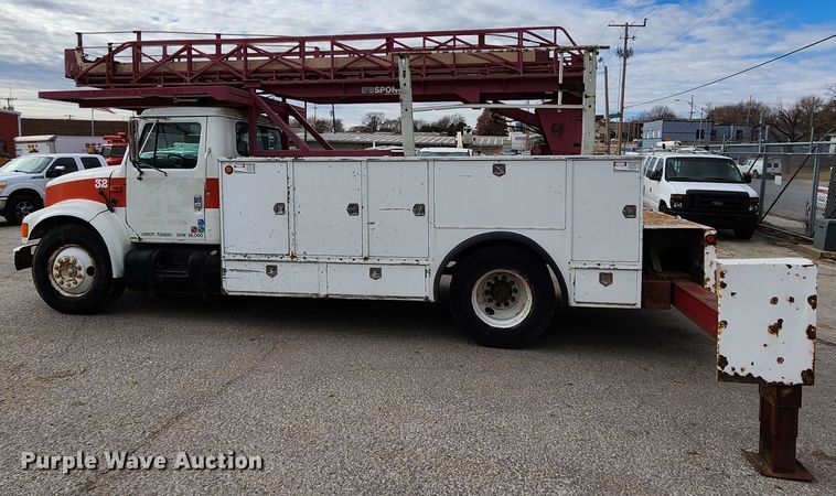 image for item JW9937 2000 International 4700  bucket truck
