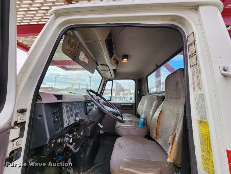 image for item JW9937 2000 International 4700  bucket truck