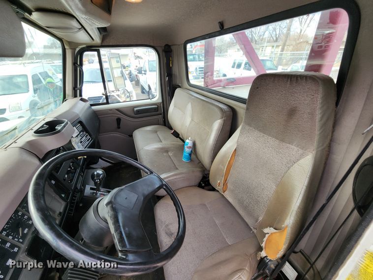 image for item JW9937 2000 International 4700  bucket truck