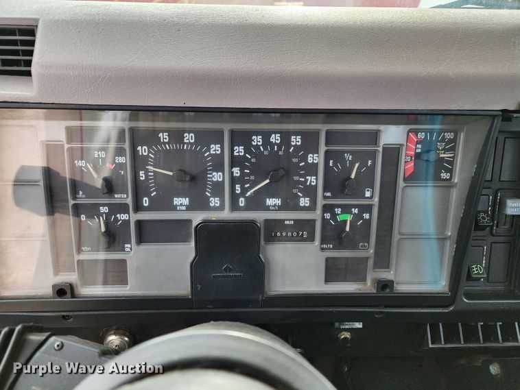 image for item JW9937 2000 International 4700  bucket truck