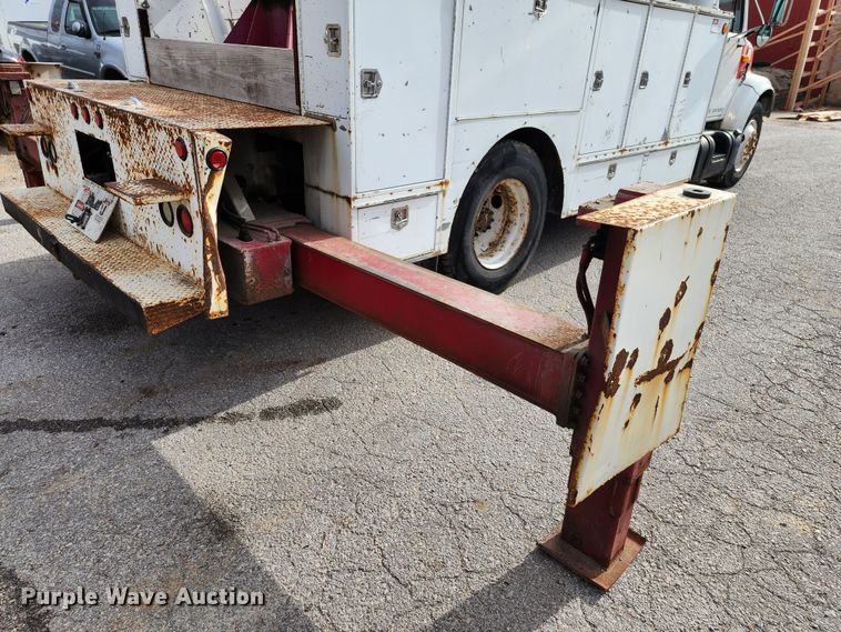 image for item JW9937 2000 International 4700  bucket truck