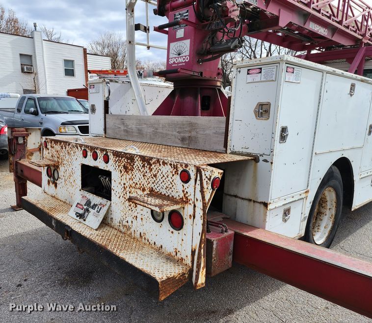 image for item JW9937 2000 International 4700  bucket truck