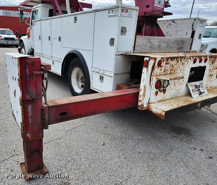 image for item JW9937 2000 International 4700  bucket truck