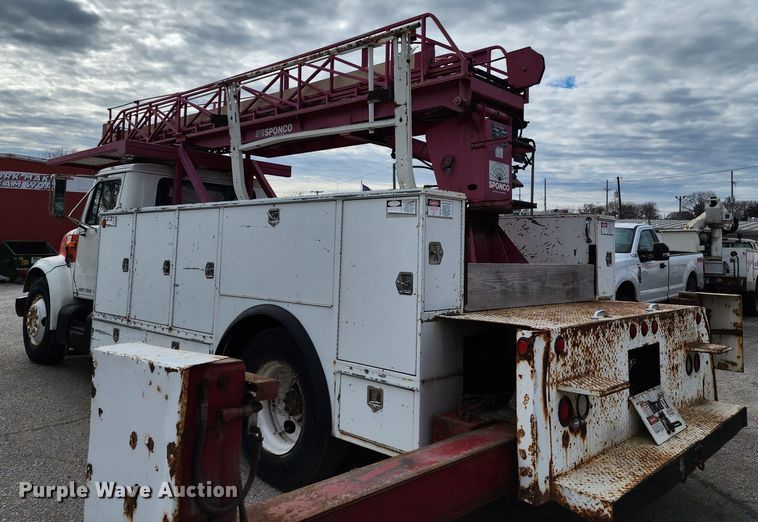 image for item JW9937 2000 International 4700  bucket truck