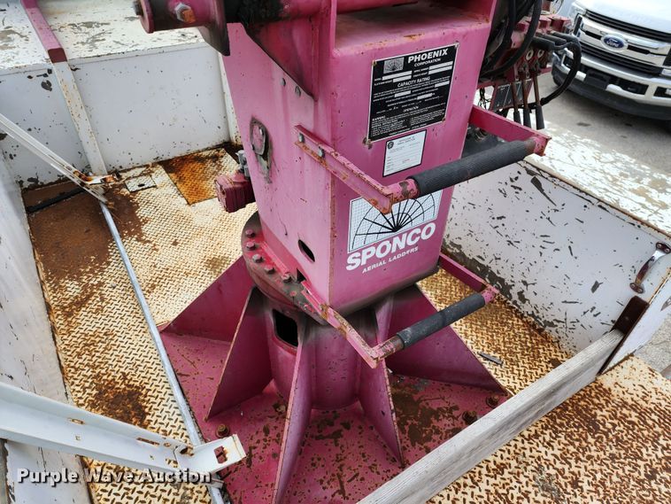 image for item JW9937 2000 International 4700  bucket truck