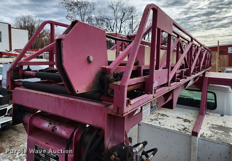 image for item JW9937 2000 International 4700  bucket truck