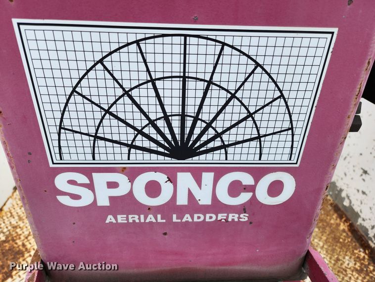 image for item JW9937 2000 International 4700  bucket truck