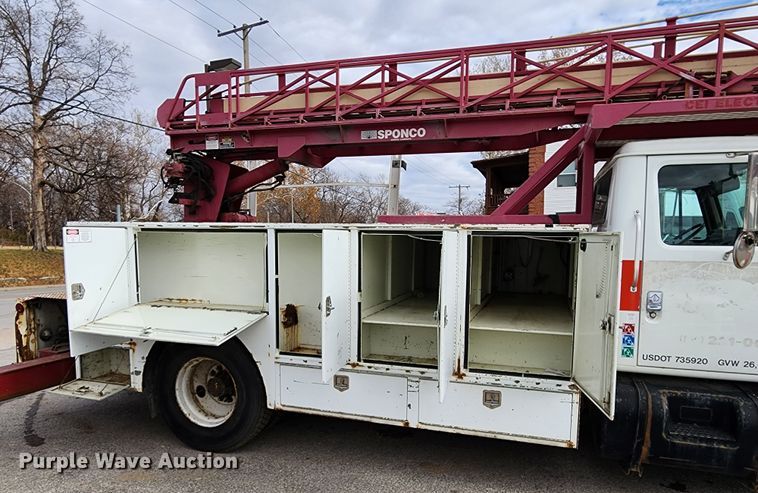 image for item JW9937 2000 International 4700  bucket truck