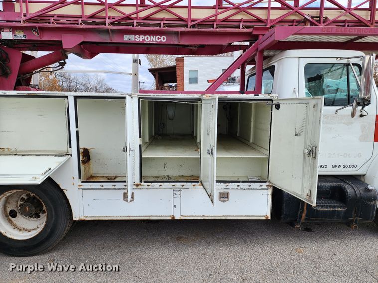 image for item JW9937 2000 International 4700  bucket truck