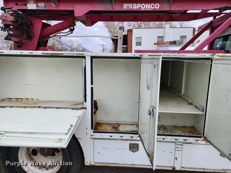 image for item JW9937 2000 International 4700  bucket truck