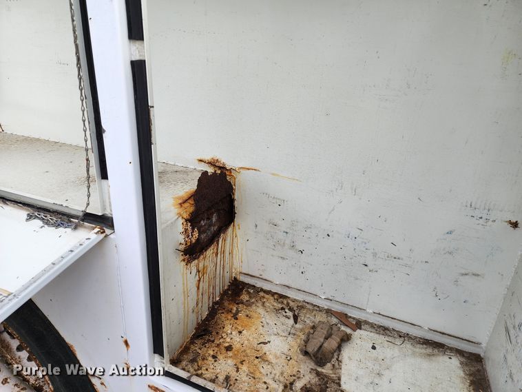 image for item JW9937 2000 International 4700  bucket truck