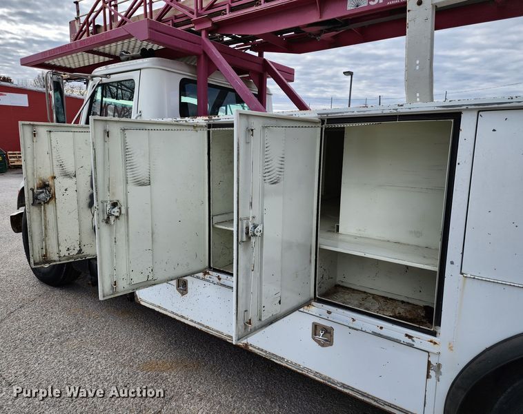 image for item JW9937 2000 International 4700  bucket truck