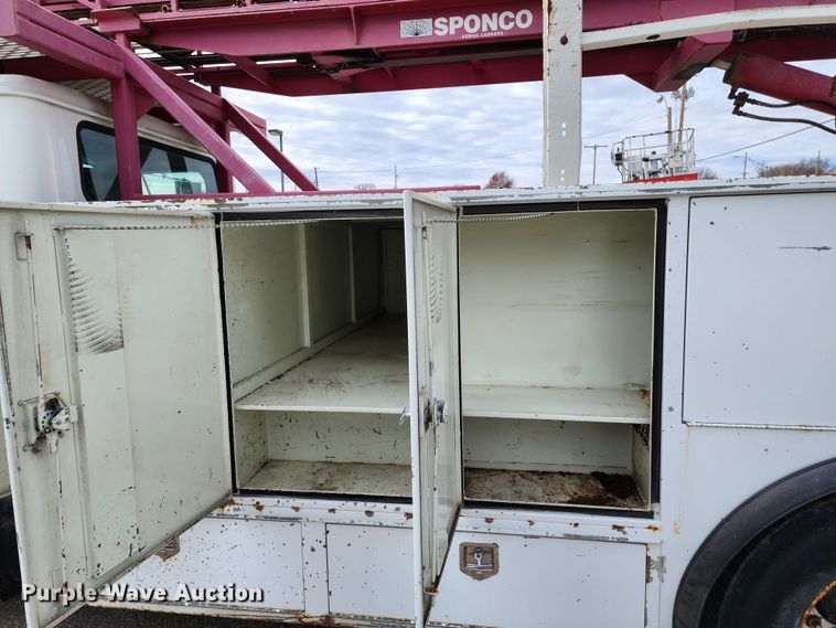 image for item JW9937 2000 International 4700  bucket truck