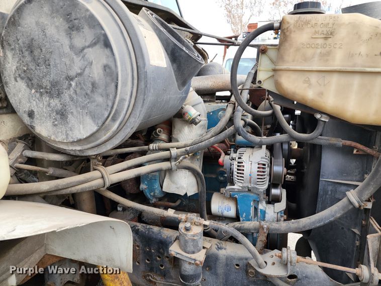 image for item JW9937 2000 International 4700  bucket truck