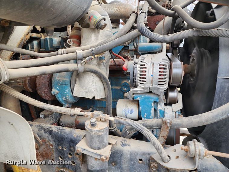 image for item JW9937 2000 International 4700  bucket truck