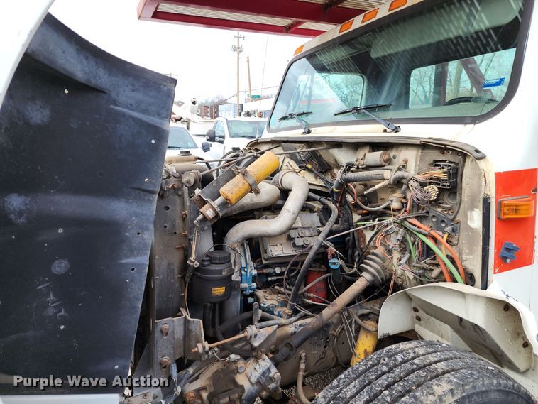 image for item JW9937 2000 International 4700  bucket truck