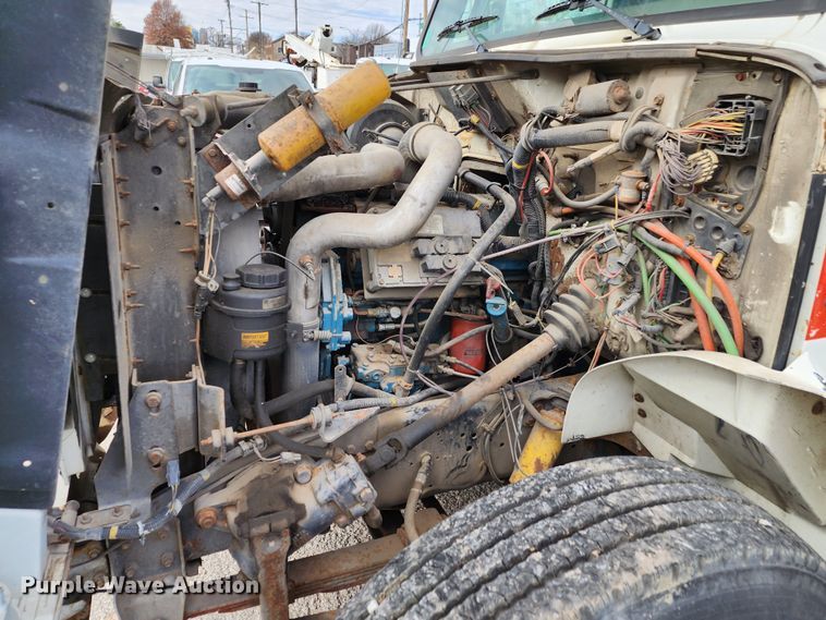 image for item JW9937 2000 International 4700  bucket truck