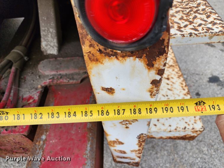 image for item JW9937 2000 International 4700  bucket truck