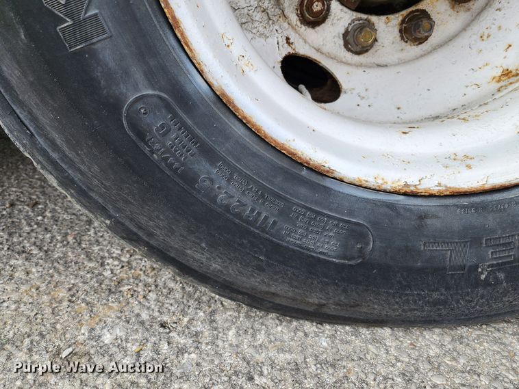 image for item JW9937 2000 International 4700  bucket truck